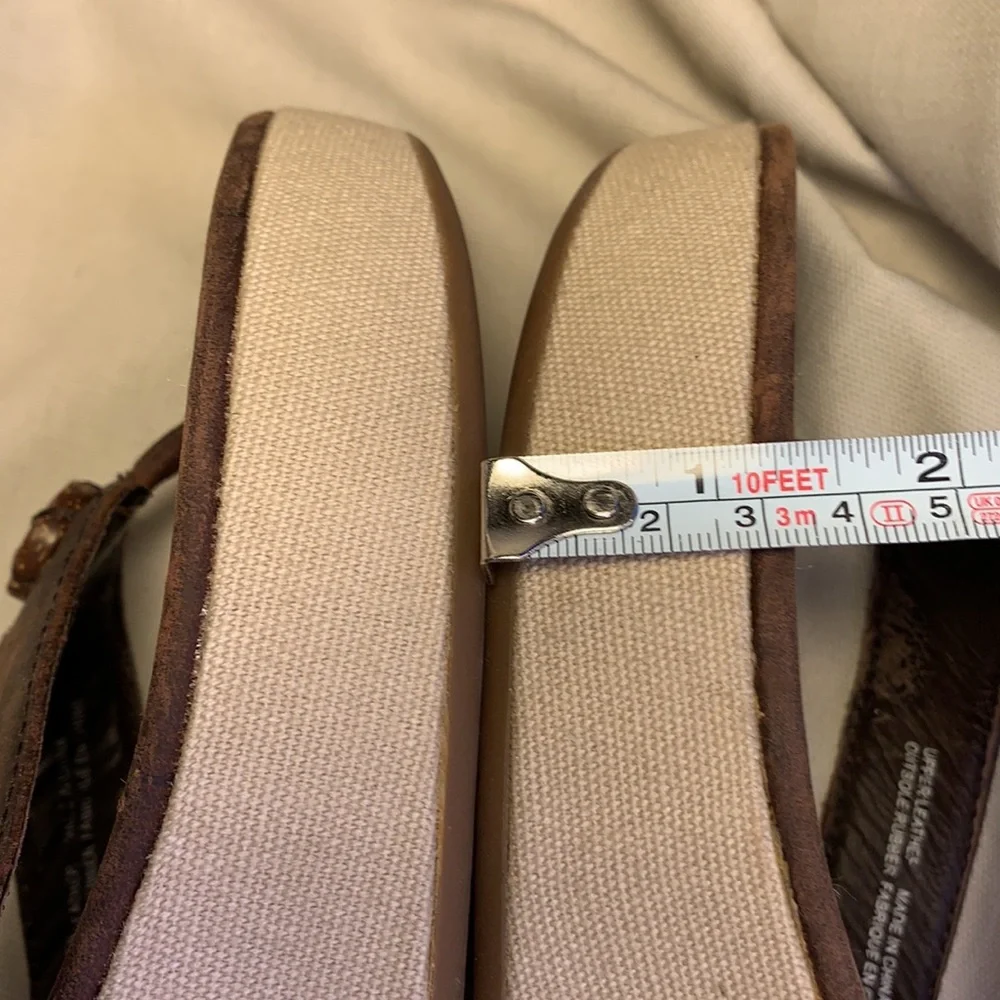 NWOT Olukai leather wedge/platform sandals Melia